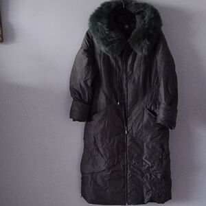 Black Insulated Puffer Coat with High Collar Filler Duck Down